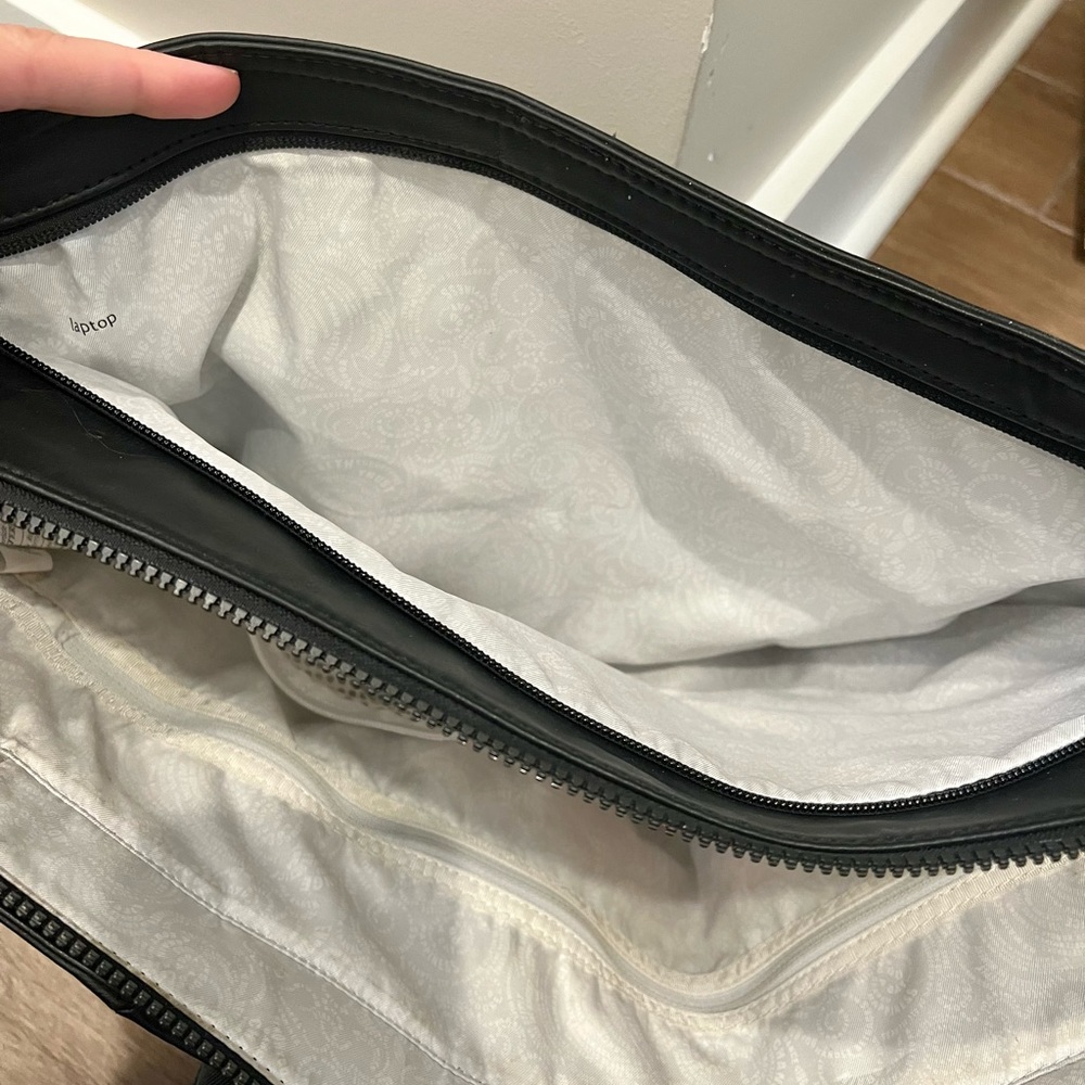 lululemon Everything Black Tote Bag - Picture 4 of 6